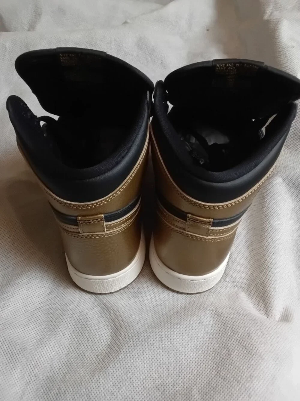 Nike Boys 6.5 Air Jordan 1 Retro High OG GS Black Metallic Gold Shoes FD1437-071
